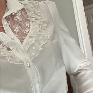 Beautiful vintage blouse.